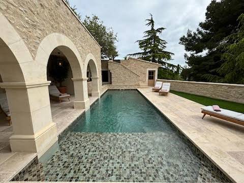 Découvrez la Pierre de Montignac, un carrelage en pierre naturelle du Périgord