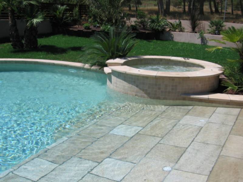 Dallage pierre immergée (plage de piscine) proche Montpellier 34