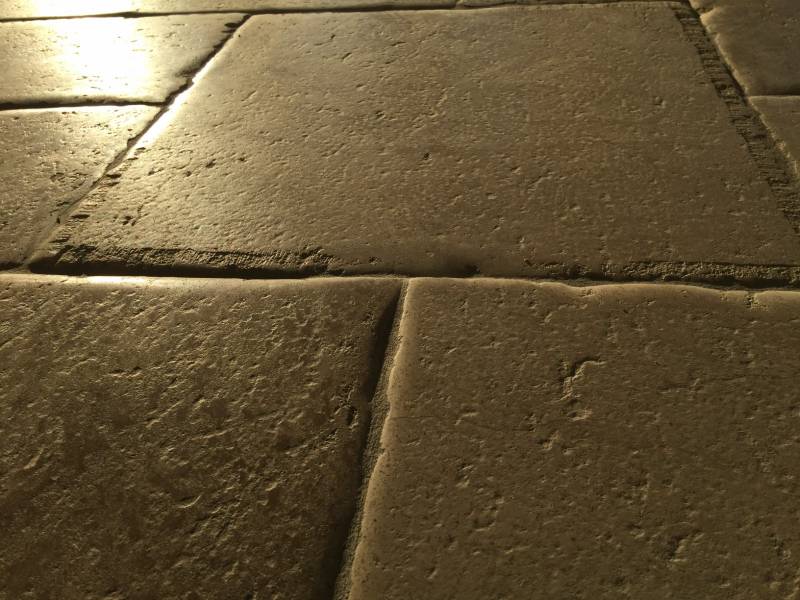 Carrelage pierre naturelle, intérieur patinée Gard Nîmes 30