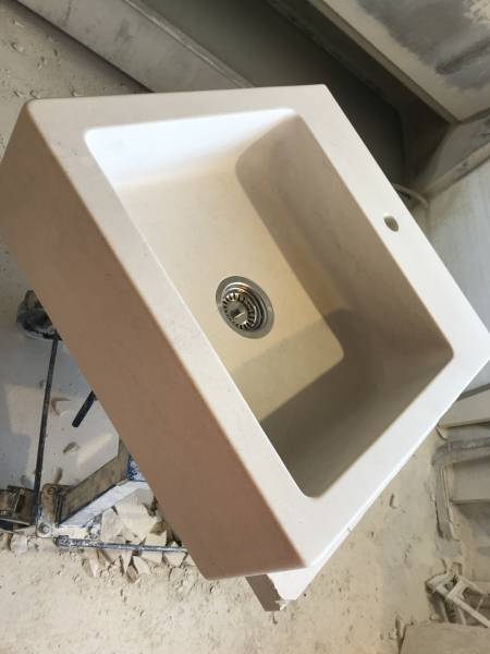 Evier massif en pierre naturelle de Dordogne à Béziers, Avignon, Nîmes, Montpellier. Evier massif en Pierre Naturelle. Showroom de Paris : 36 rue de Bourgogne 75007 PARIS (uniquement sur RDV)