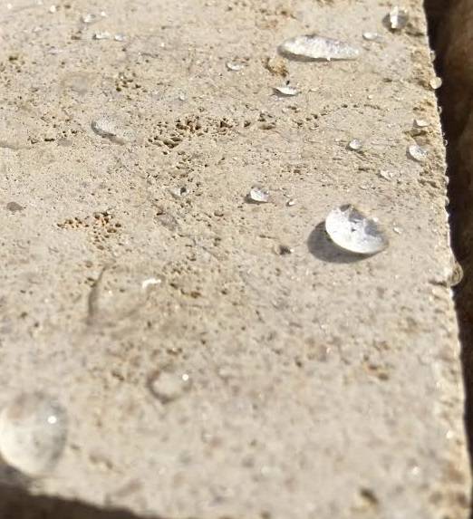 Protection incolore pour pierre naturelle hydrofuge, oléofuge, traitement contre le sel de piscine et entretien.