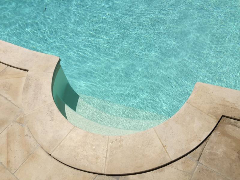 Dallage pierre et margelle Gard 30