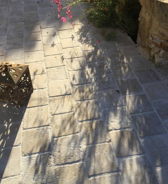 Sols, carrelage pierre, parement, tomette l'ambiance pierre naturelle, livraison Aubagne