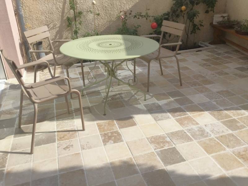 Pierre de Dordogne pour dallage et pavé livraison Bordeaux, Lyon, Aix-en-Provence et Paris