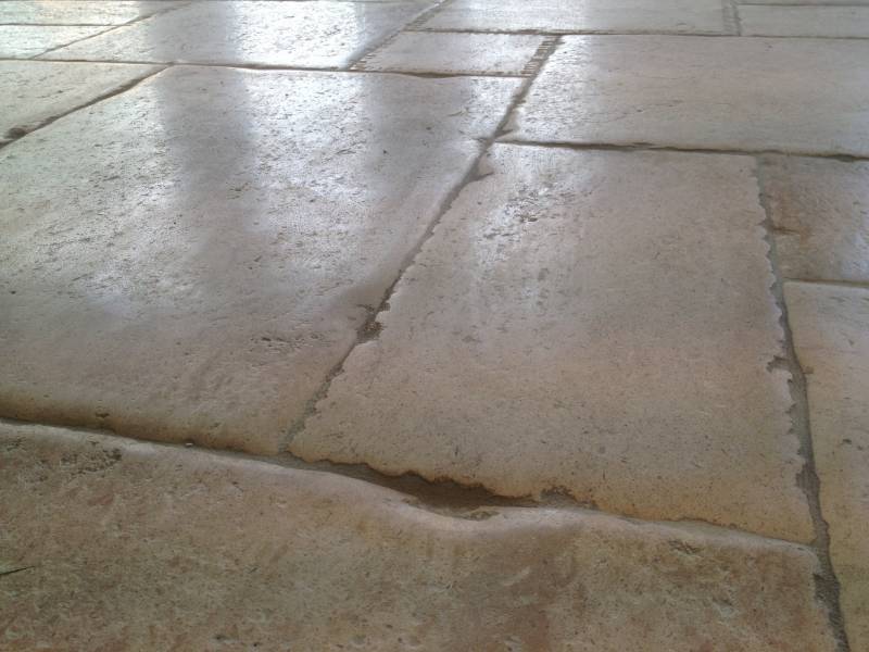 Dallage ancien en pierre naturelle de France 36 rue de Bourgogne 75007 Paris