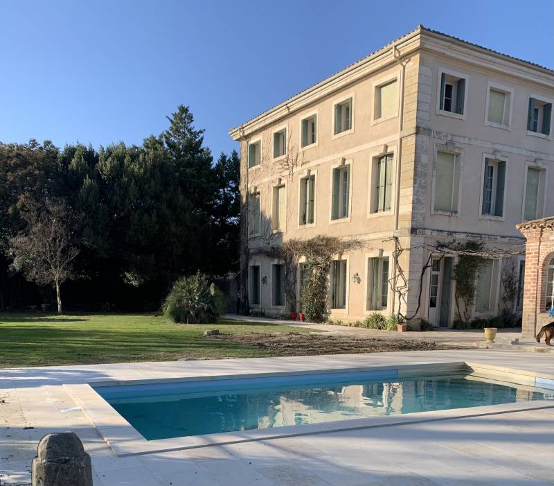 Pierre du Périgord, pierre de Dordogne pour dallage intérieur et terrasse extérieure, plage de piscine