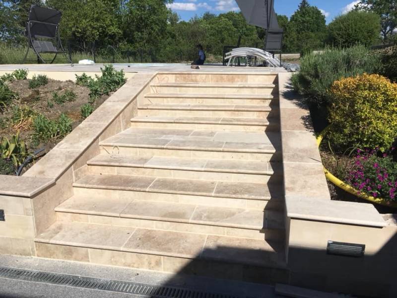 Quel matériaux choisir ? Le Travertin ou le carrelage pour les sols extérieurs ? BEZIERS