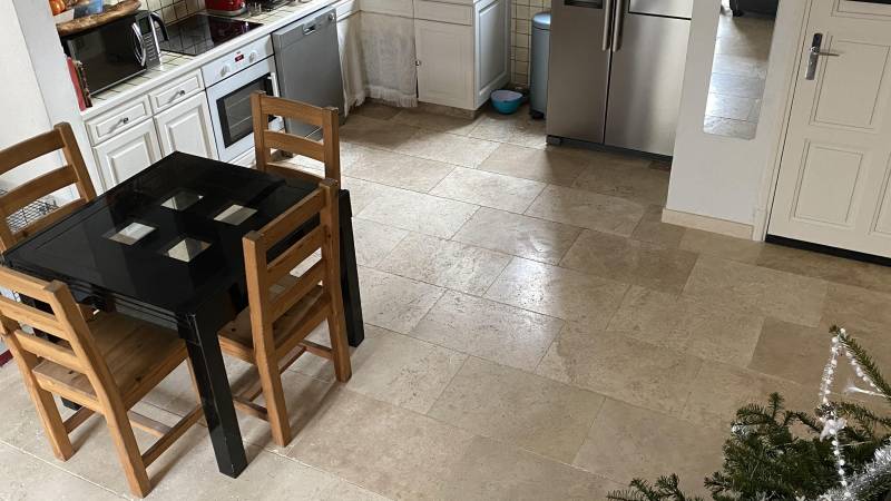 Travertin carrelage intérieur entre Aix en Provence et Montpellier